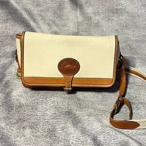 Vintage dooney bourke all weather leather ivory pebble buckle crossbody bag